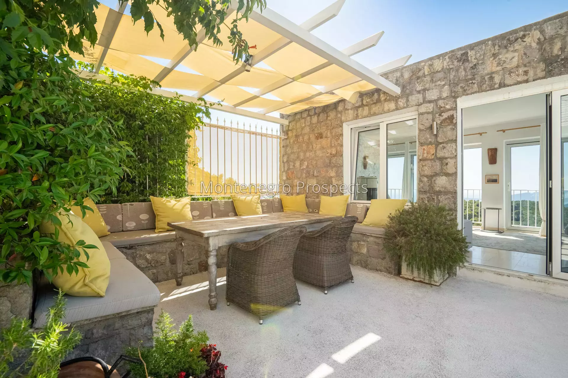 14168 lustica vila for sale 50.jpg