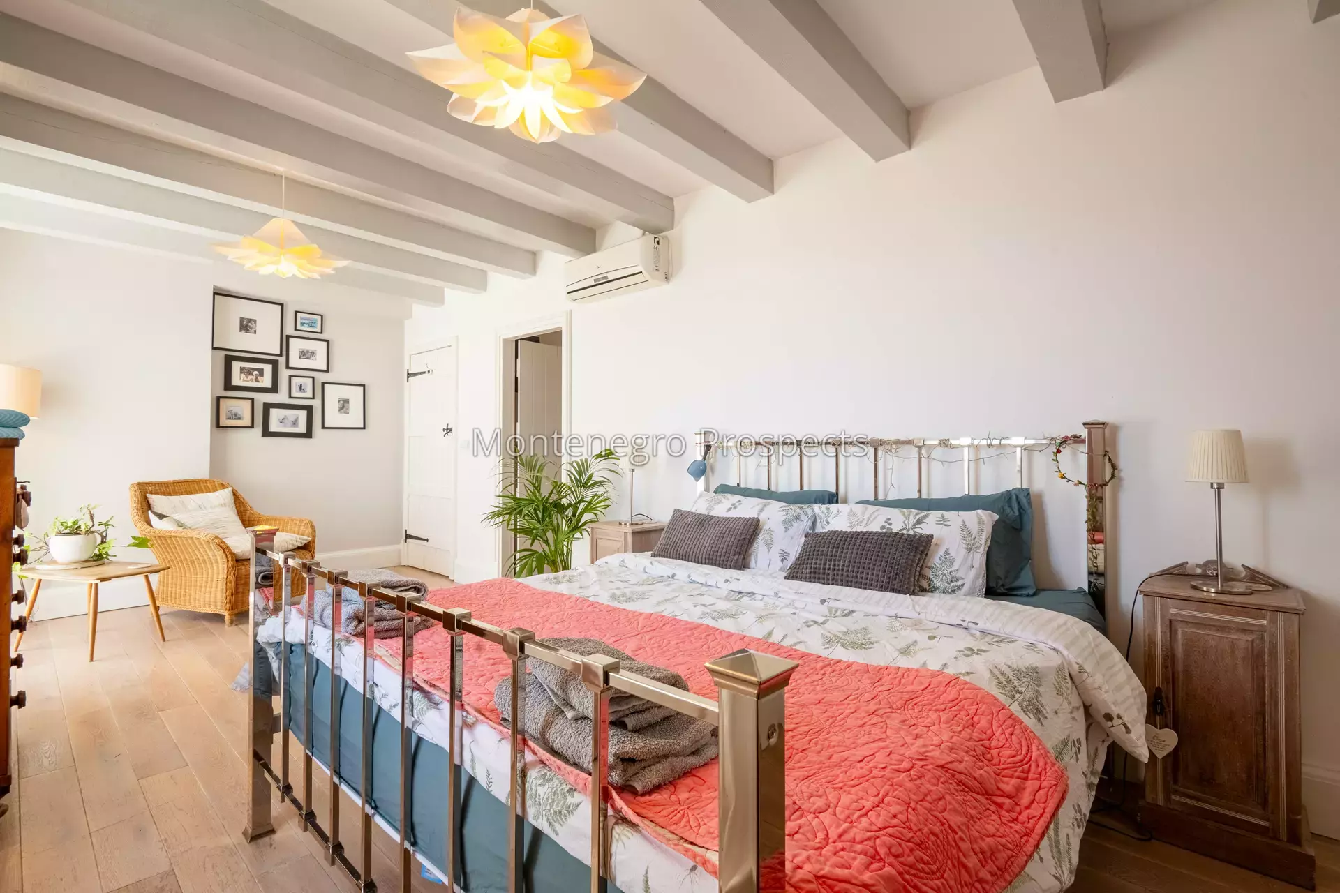 14168 lustica vila for sale 83.jpg