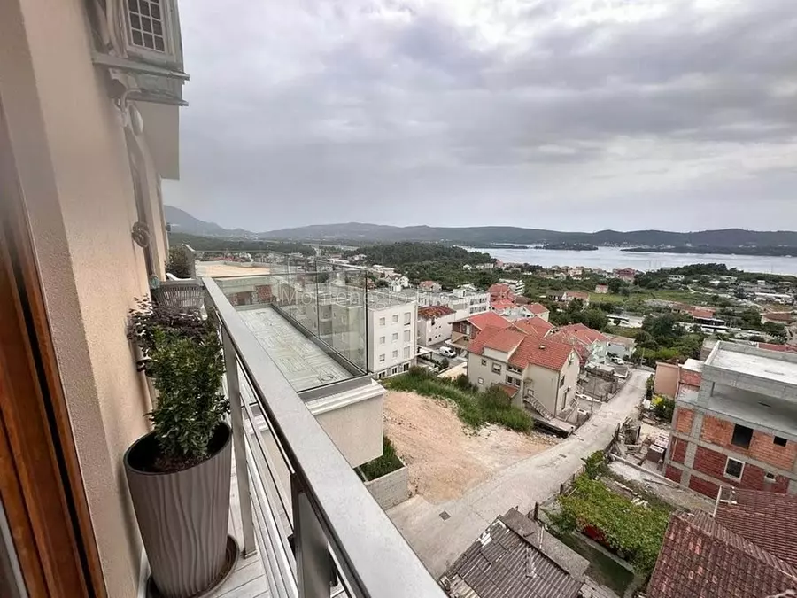77028 dvosoban stan tivat 5
