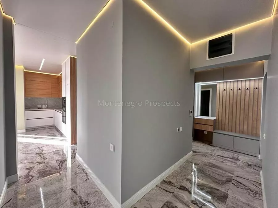 77028 dvosoban stan tivat 6