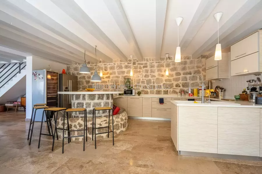 14168 lustica vila for sale 33.jpg