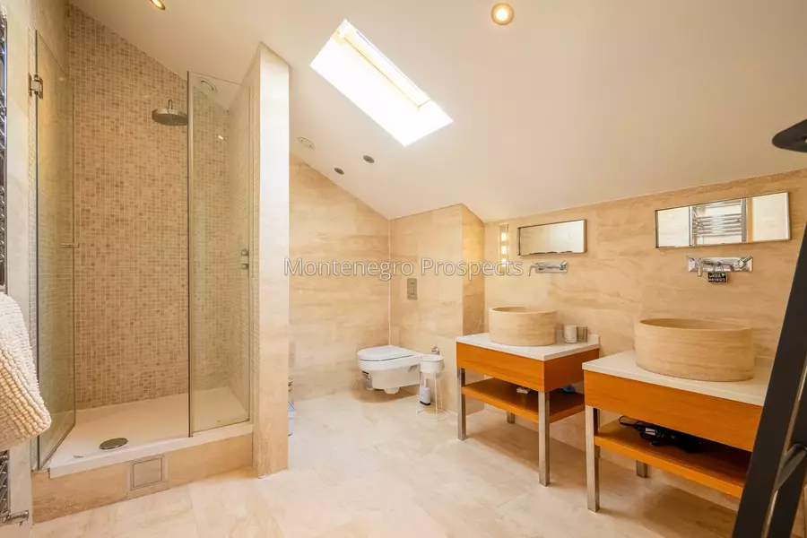 14168 lustica vila for sale 46.jpg