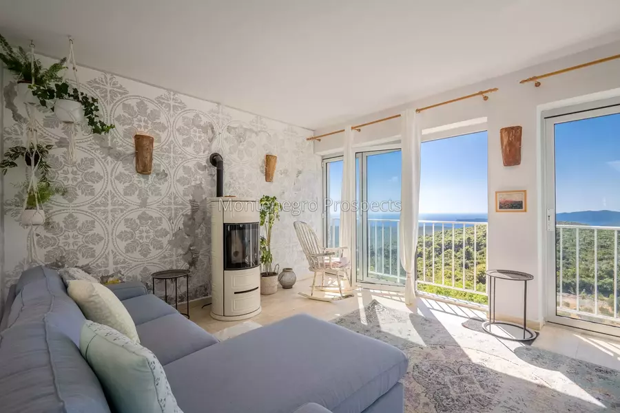 14168 lustica vila for sale 53.jpg